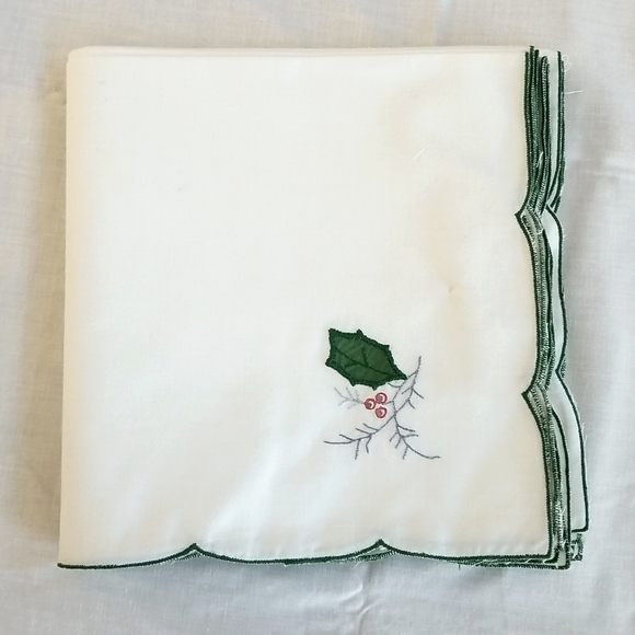Vtg Christmas Tablecloth & Napkins Set - Picture 6 of 10